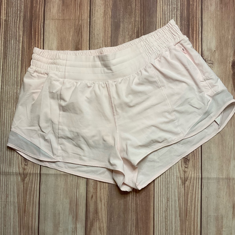 Strawberry Milkshake 🍓 Lululemon HR Hotty Hot Shorts 2.5